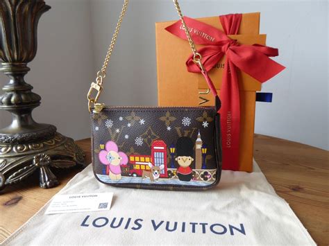 louis vuitton mini pochette christmas 2018|Louis Vuitton small handbags pochette.